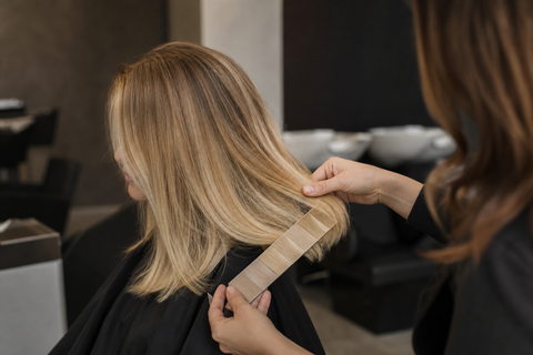 Blonde Hair Maintenance: How Stylists Hold Tone Between Salon Visits